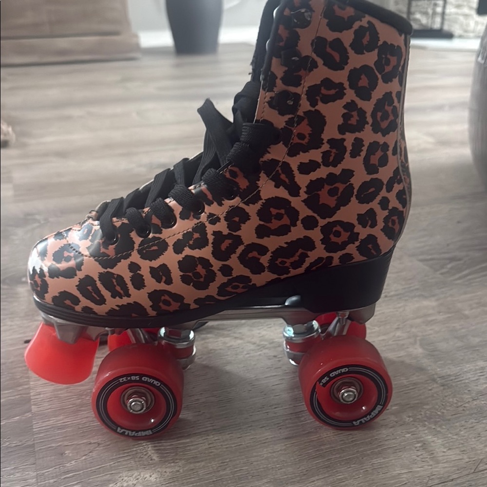 Kids Leopard Print Roller Skate - red/Black